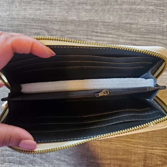 🍒🍒 Hello Kitty Wallet ❗️Final Price❗️ - Picture 8 of 11